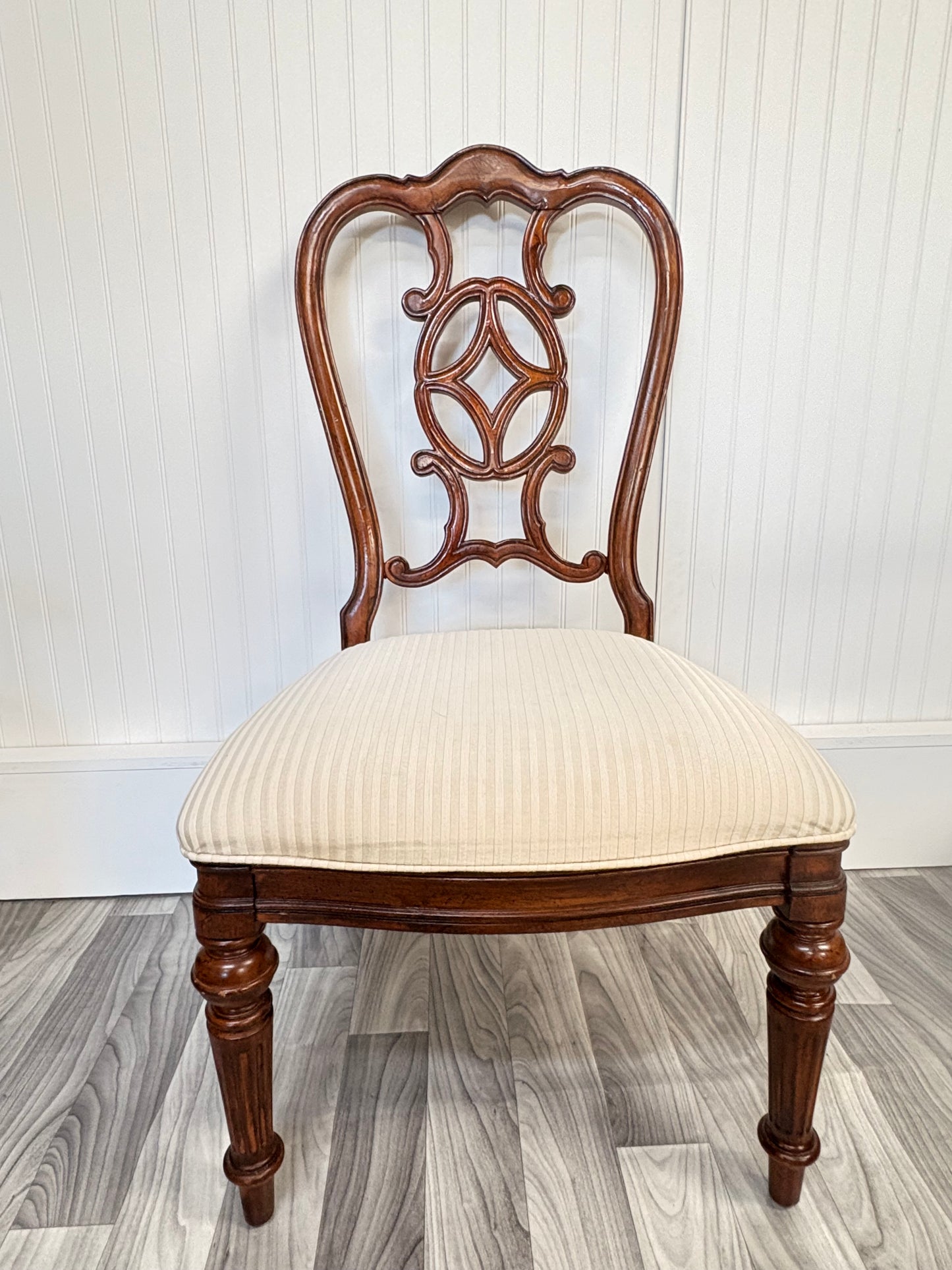 Elegant Vintage Dining Chairs – Solid Wood with Upholstered Seats
