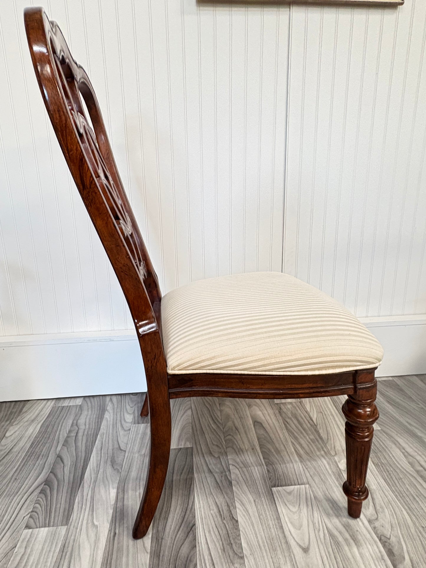 Elegant Vintage Dining Chairs – Solid Wood with Upholstered Seats